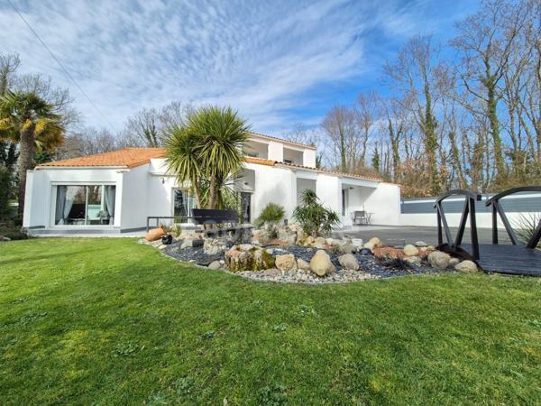 Maison à vendre 6 pièces ROYAN (17) - 4 chambres - Piscine -Garage - Terrain de 1129m²