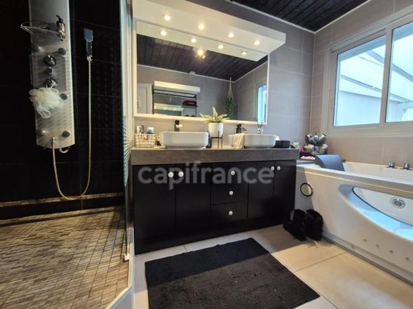 Maison à vendre 6 pièces ROYAN (17) - 4 chambres - Piscine -Garage - Terrain de 1129m²