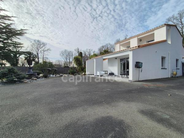 Maison à vendre 6 pièces ROYAN (17) - 4 chambres - Piscine -Garage - Terrain de 1129m²