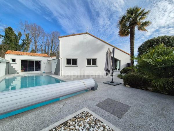 Maison à vendre 6 pièces ROYAN (17) - 4 chambres - Piscine -Garage - Terrain de 1129m²