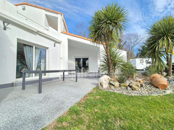 Maison à vendre 6 pièces ROYAN (17) - 4 chambres - Piscine -Garage - Terrain de 1129m²