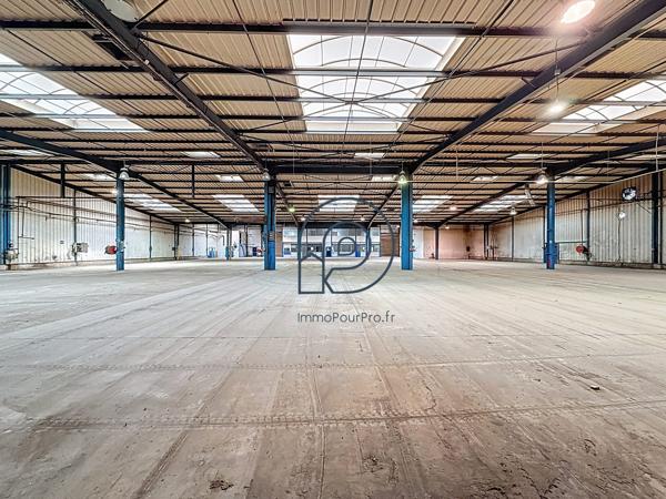 Local industriel de 3 870 m² à Saint-Amand-les-Eaux à vendre