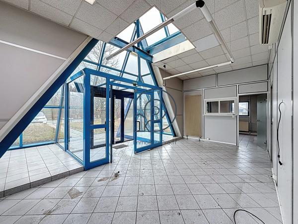 Local industriel de 3 870 m² à Saint-Amand-les-Eaux à vendre