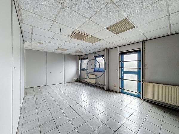 Local industriel de 3 870 m² à Saint-Amand-les-Eaux à vendre