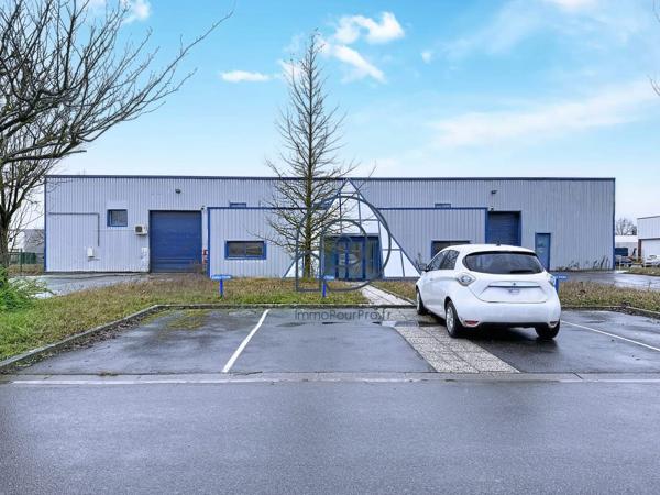 Local industriel de 3 870 m² à Saint-Amand-les-Eaux à vendre
