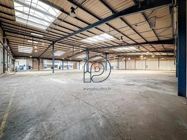 Local industriel de 3 870 m² à Saint-Amand-les-Eaux à vendre