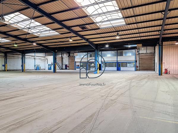 Local industriel de 3 870 m² à Saint-Amand-les-Eaux à vendre