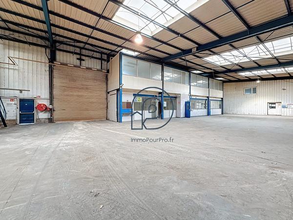 Local industriel de 3 870 m² à Saint-Amand-les-Eaux à vendre
