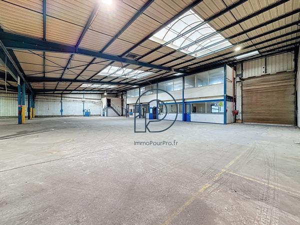 Local industriel de 3 870 m² à Saint-Amand-les-Eaux à vendre