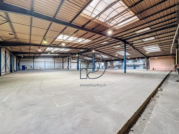Local industriel de 3 870 m² à Saint-Amand-les-Eaux à vendre