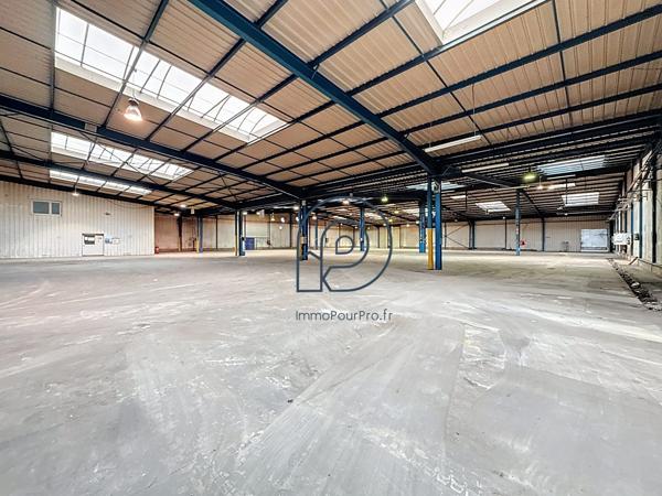 Local industriel de 3 870 m² à Saint-Amand-les-Eaux à vendre