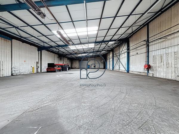Local industriel de 3 870 m² à Saint-Amand-les-Eaux à vendre