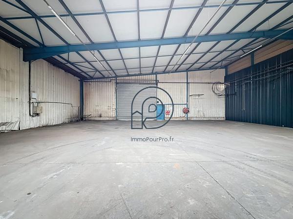 Local industriel de 3 870 m² à Saint-Amand-les-Eaux à vendre