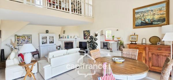 Maison à vendre 4 pièces VUE MER + Garage 55m² + Piscine SANARY SUR MER (83)