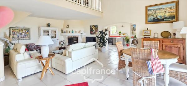 Maison à vendre 4 pièces VUE MER + Garage 55m² + Piscine SANARY SUR MER (83)