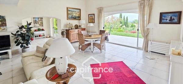 Maison à vendre 4 pièces VUE MER + Garage 55m² + Piscine SANARY SUR MER (83)