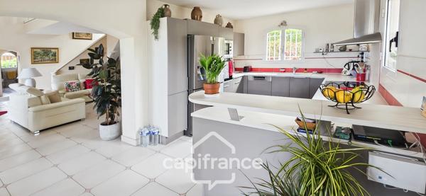 Maison à vendre 4 pièces VUE MER + Garage 55m² + Piscine SANARY SUR MER (83)