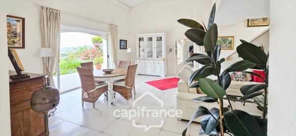 Maison à vendre 4 pièces VUE MER + Garage 55m² + Piscine SANARY SUR MER (83)