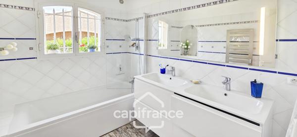 Maison à vendre 4 pièces VUE MER + Garage 55m² + Piscine SANARY SUR MER (83)