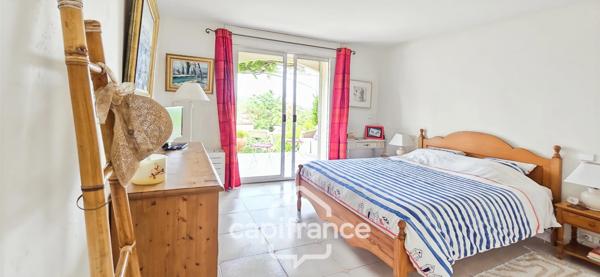 Maison à vendre 4 pièces VUE MER + Garage 55m² + Piscine SANARY SUR MER (83)
