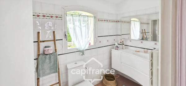Maison à vendre 4 pièces VUE MER + Garage 55m² + Piscine SANARY SUR MER (83)