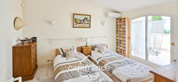 Maison à vendre 4 pièces VUE MER + Garage 55m² + Piscine SANARY SUR MER (83)