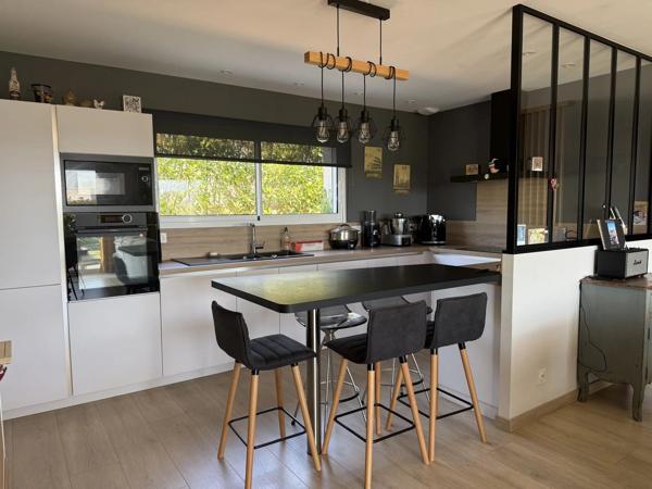 Vente                                                      Maison
                        
                     5 pièces                      130 m2                     à Rodez