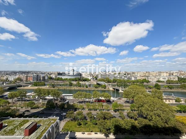 Appartement
         3 pièces
        - 64 m² 592 500 € *