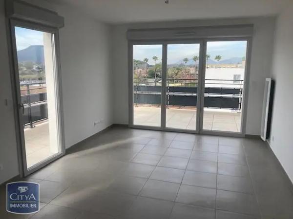 Appartement à louer 3 pièces 62.82m² Hyères (83400)