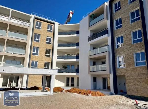 Appartement à louer 3 pièces 62.82m² Hyères (83400)