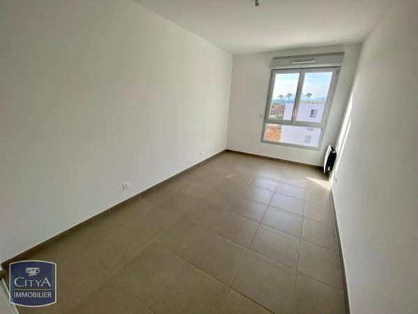 Appartement à louer 3 pièces 62.82m² Hyères (83400)