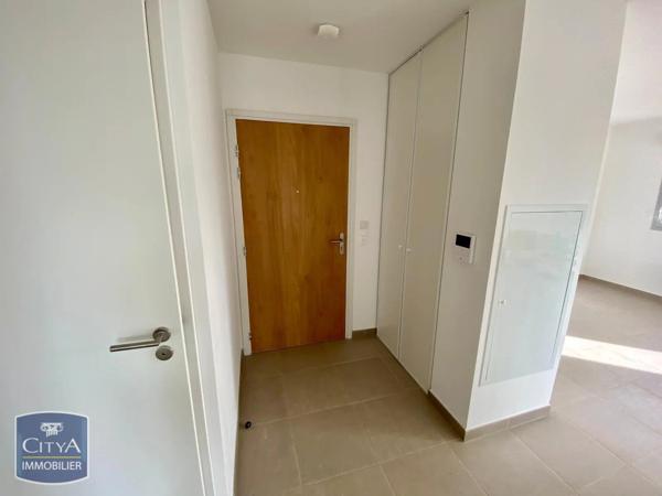 Appartement à louer 3 pièces 62.82m² Hyères (83400)