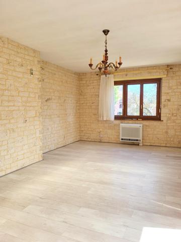 Charmante maison de plain-pied sur les hauteurs.