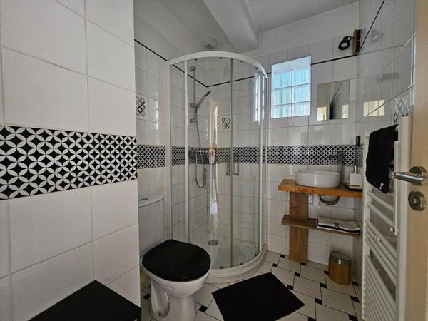 DANS UNE IMPASSE PRIVÉE - 15 MINUTES GARE