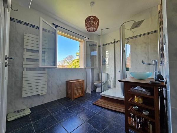 DANS UNE IMPASSE PRIVÉE - 15 MINUTES GARE