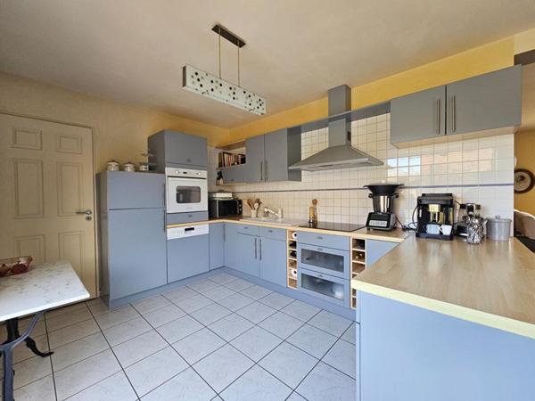 DANS UNE IMPASSE PRIVÉE - 15 MINUTES GARE