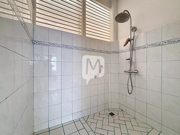 DPT GUYANE, à vendre CAYENNE Maison T4 de 110 m2 sur un terrain de 238 m2