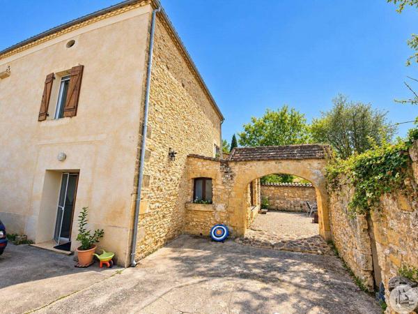 Maison en pierres, jardin, garage et dépendances