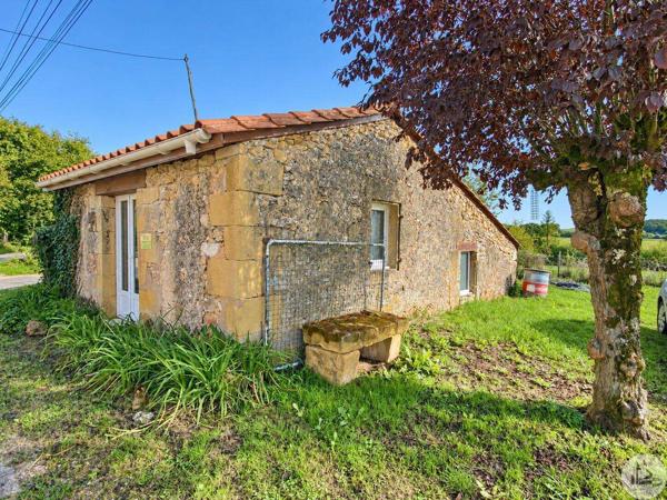 Maison en pierres, jardin, garage et dépendances