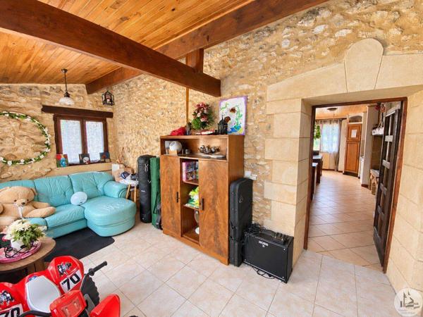 Maison en pierres, jardin, garage et dépendances