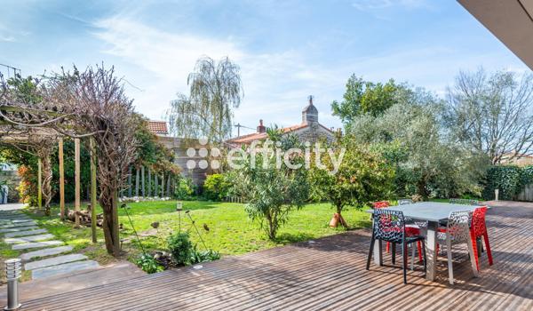 Maison
         9 pièces
        - 260 m² Bien prestige 833 000 € *