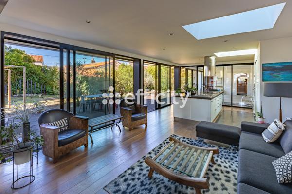 Maison
         9 pièces
        - 260 m² Bien prestige 833 000 € *