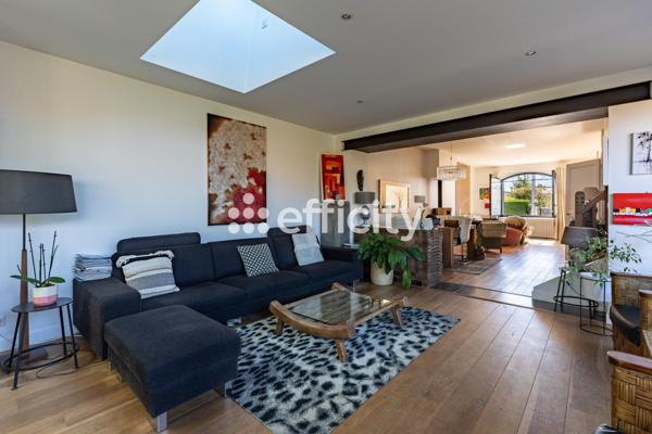 Maison
         9 pièces
        - 260 m² Bien prestige 833 000 € *