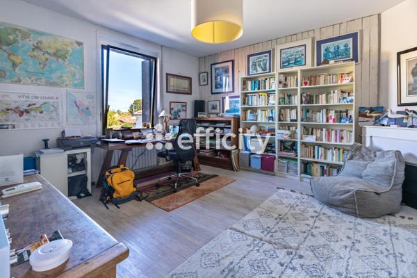 Maison
         9 pièces
        - 260 m² Bien prestige 833 000 € *