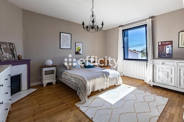 Maison
         9 pièces
        - 260 m² Bien prestige 833 000 € *