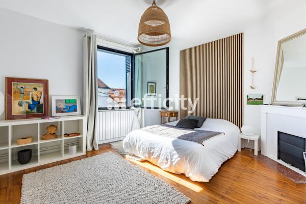 Maison
         9 pièces
        - 260 m² Bien prestige 833 000 € *