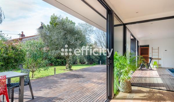 Maison
         9 pièces
        - 260 m² Bien prestige 833 000 € *