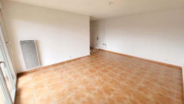 LEGUEVIN 31490 - T3 64.21m² sans vis à vis Terrasse de 11.08m² , cuisine séparée,Résidence piscine,   une place de parking