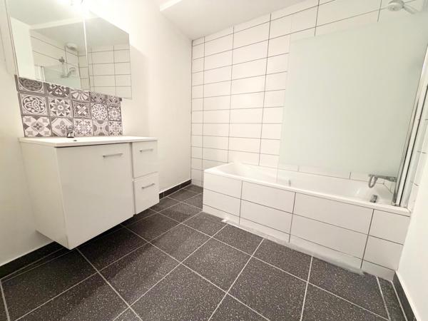 Appartement avec terrasse, cave, garage à Stiring-Wendel