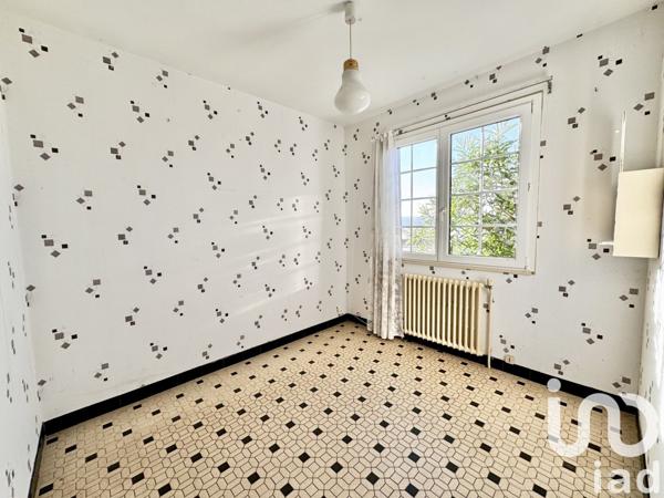 Maison traditionnelle 12 pièces de 268 m² à Loire-Authion (49250)